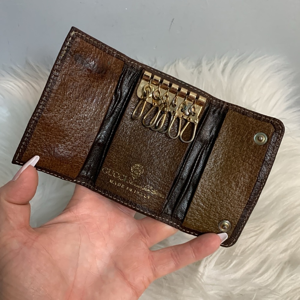 Gucci Beige GG Canvas Key & Card Holder with Brown Trim and Green/Red Stripe - Picture 9 of 16